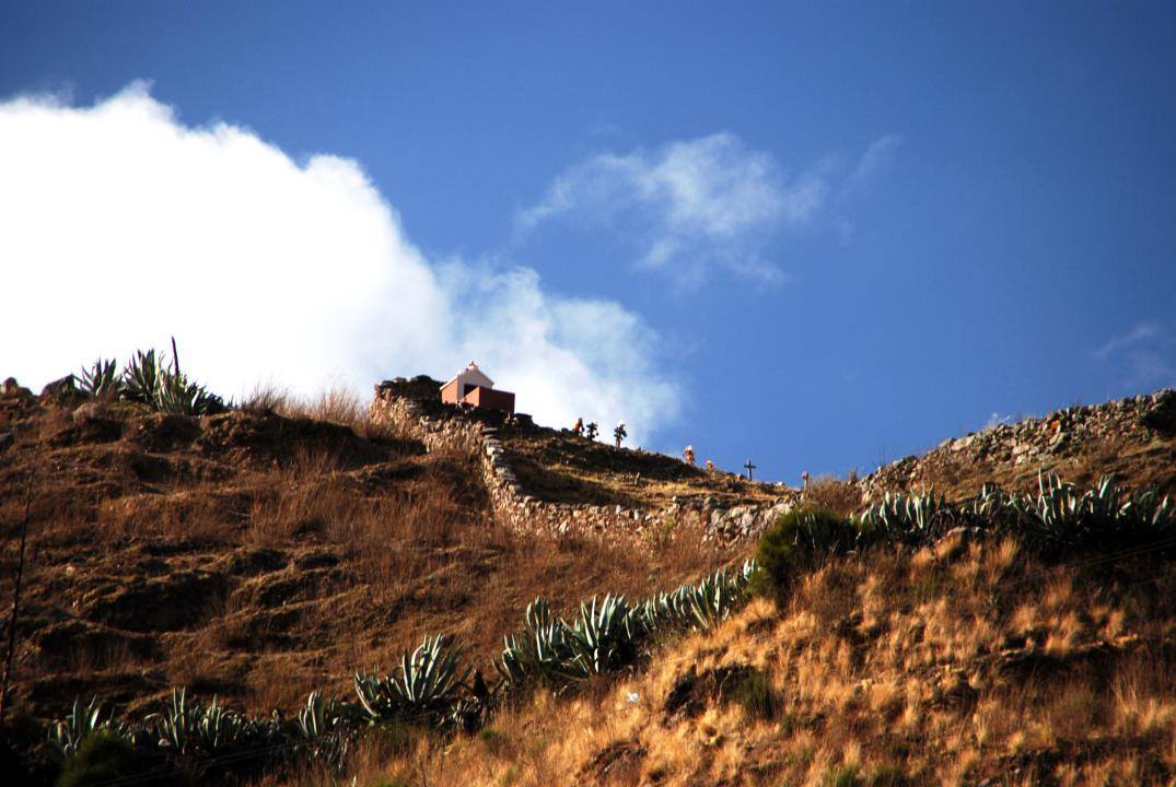 Vista lateral del cementerio de San Isidro, Iruya.