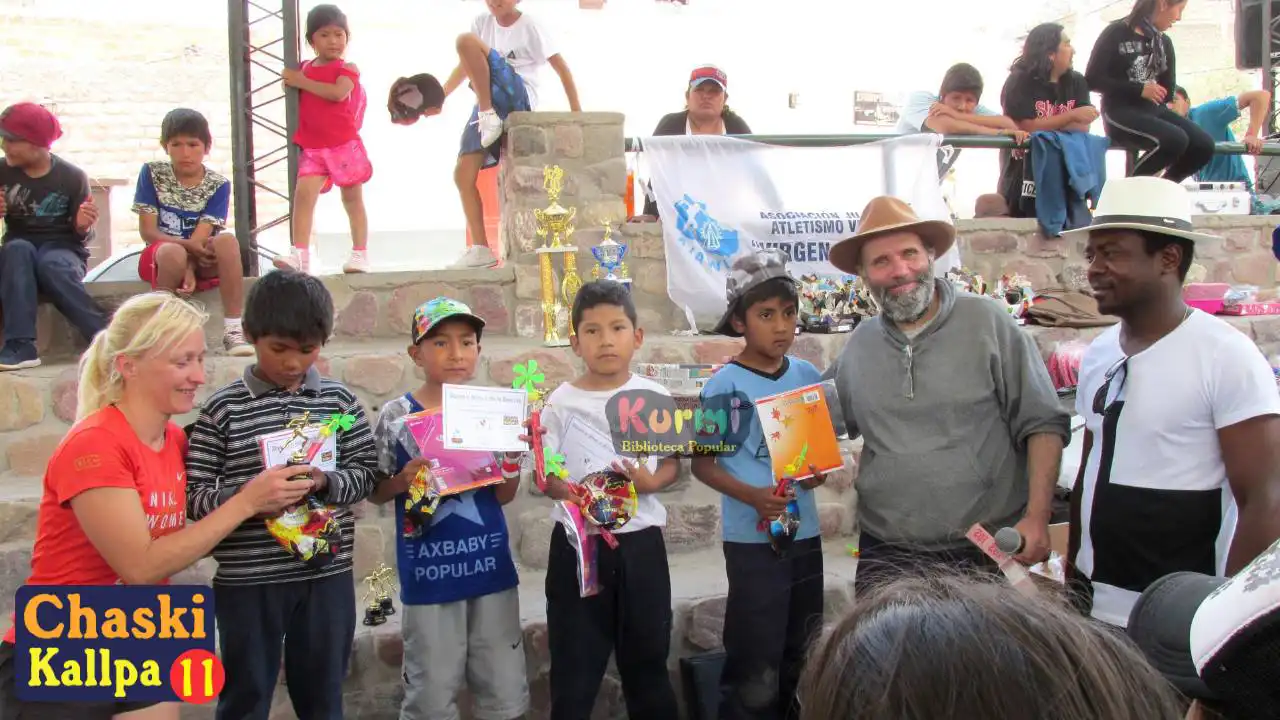 Niños en la premiación de la Chaski Kallpa 11.