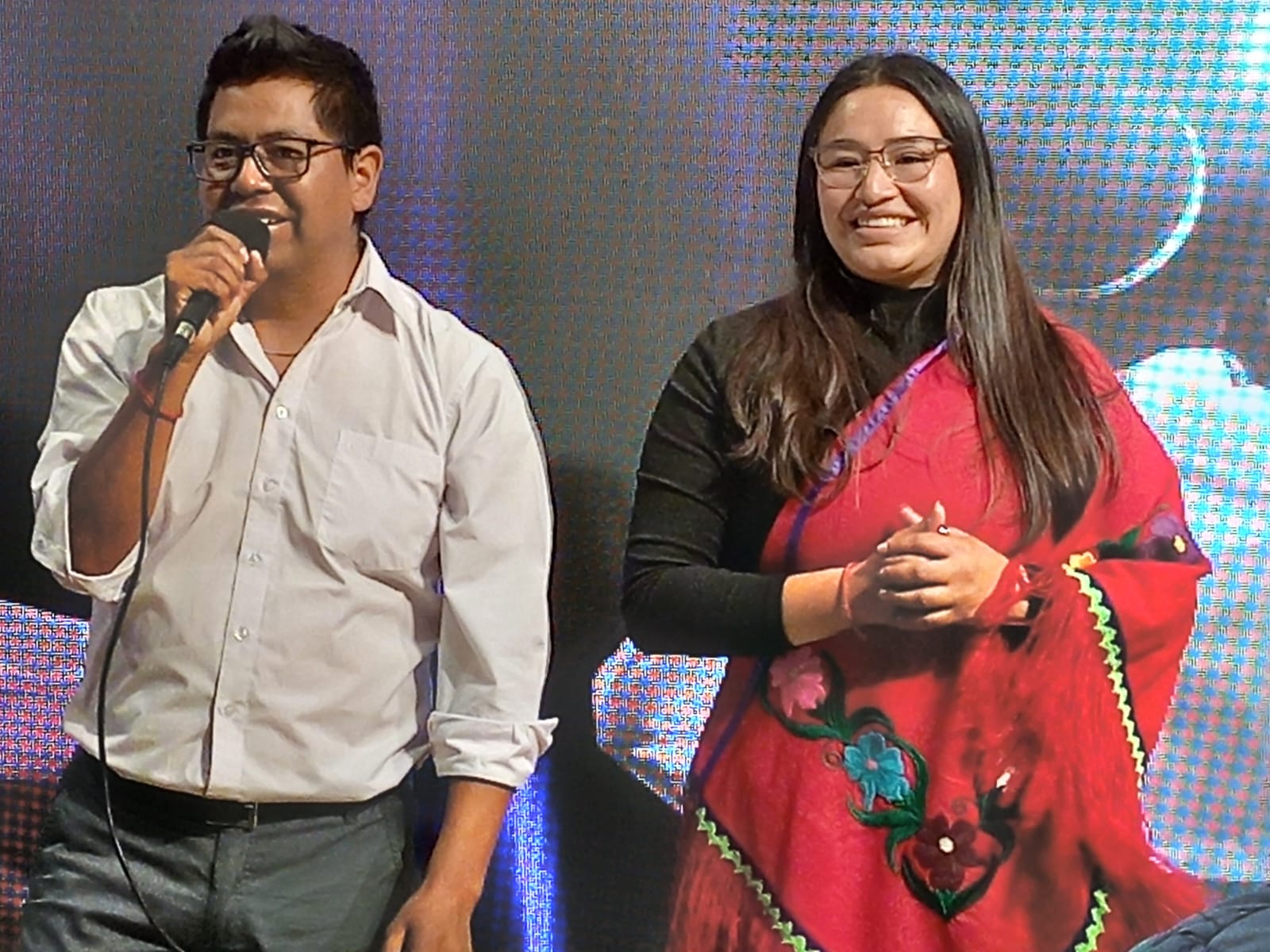 Luis Cruz y Luciana Allendes, autores del libro.